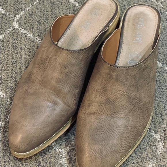 Shoes - Picture 1 of 4